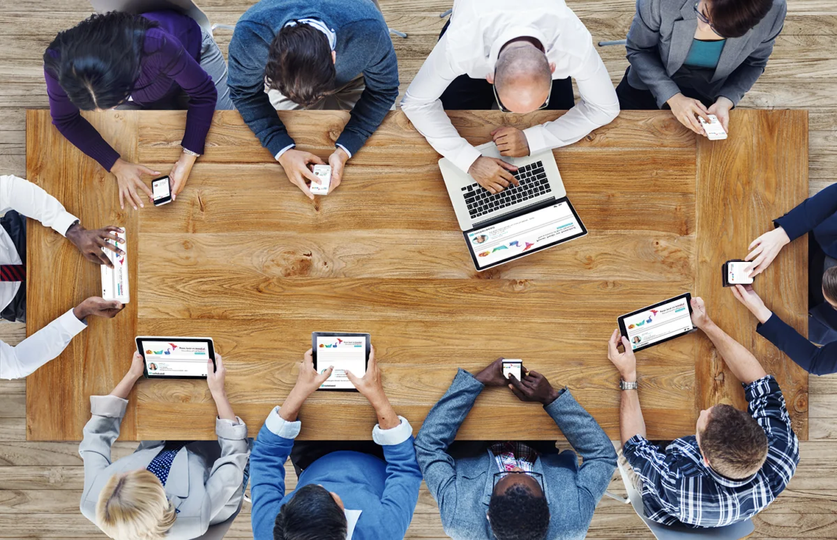 Aligning Company Email Branding Across All Departments & Teams: The Power of Email Signature Software 10 Team viewing branded emails on devices